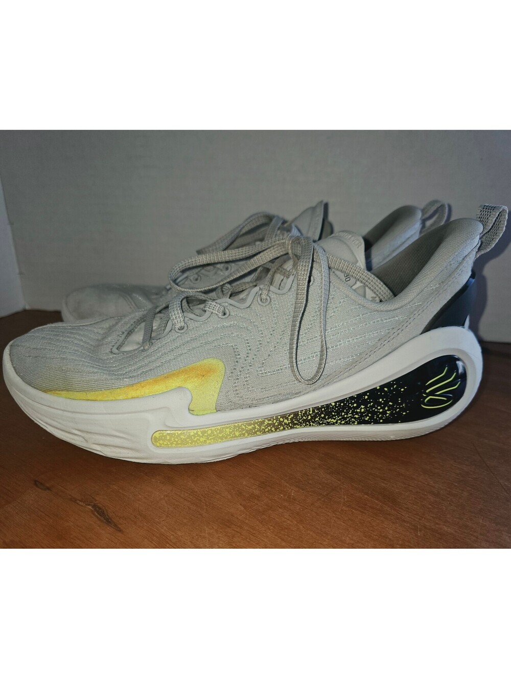 Under Armor Curry flow 12 gravity basketball sneaker men's 8.5 women's 10